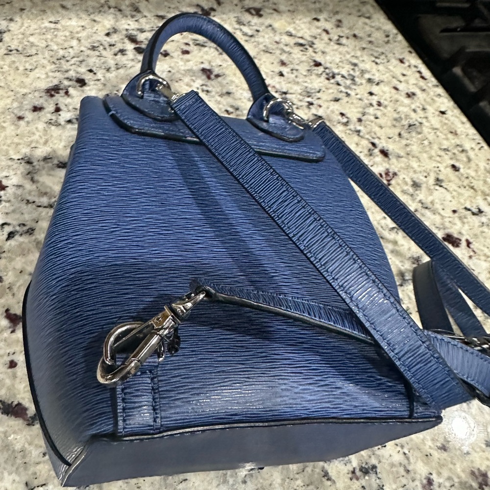 DKNY Blue Leather Lex Backpack, like new! - Picture 3 of 9